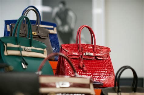 geanta hermes crocodil pret|Hermès Birkin este cea mai apreciată geantă de lux .